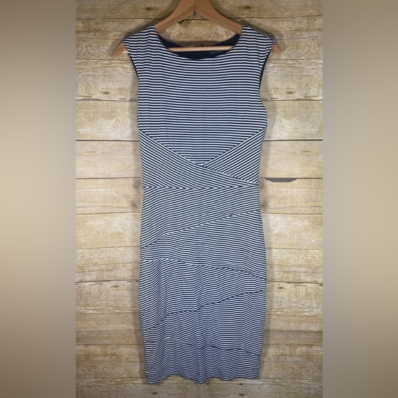 White House Black Market sz 4 Sleeveless Pencil Sheath Dress NO BELT - Picture 1 of 11